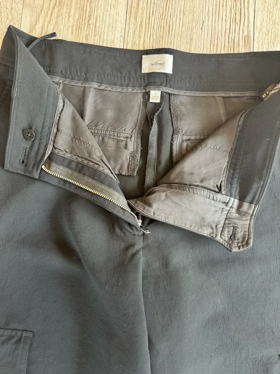 Wilfred by Aritzia Wide Leg Cargo Utility Pants in Black size 8 - Picture 9 of 10